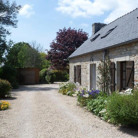Sue'S Cottages Pleuven エクステリア 写真