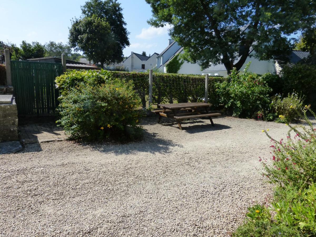 Sue'S Cottages Pleuven エクステリア 写真