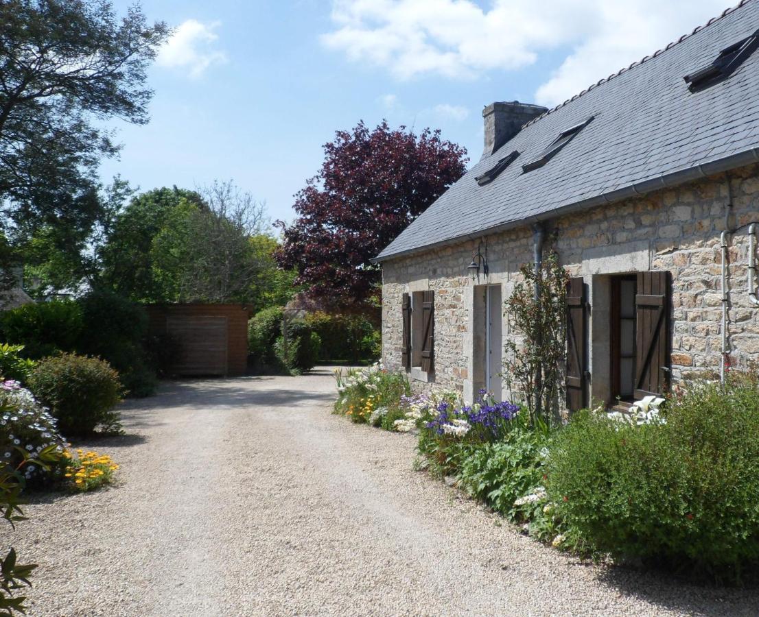 Sue'S Cottages Pleuven エクステリア 写真
