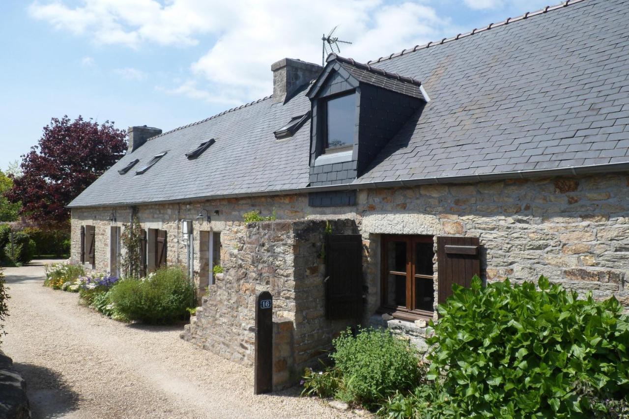 Sue'S Cottages Pleuven エクステリア 写真
