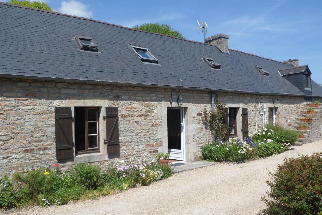 Sue'S Cottages Pleuven エクステリア 写真