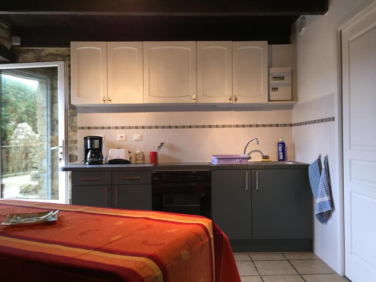 Sue'S Cottages Pleuven エクステリア 写真