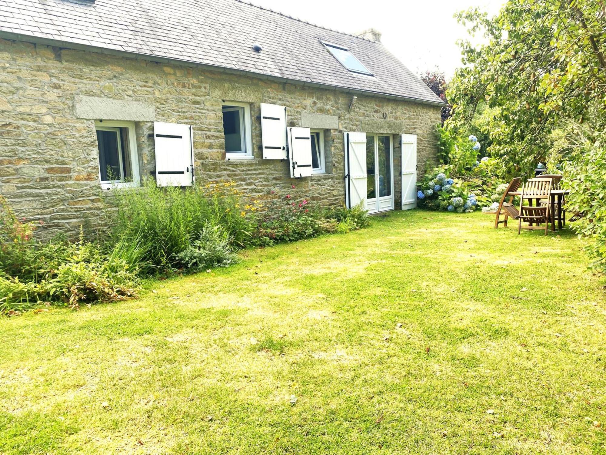 Sue'S Cottages Pleuven エクステリア 写真
