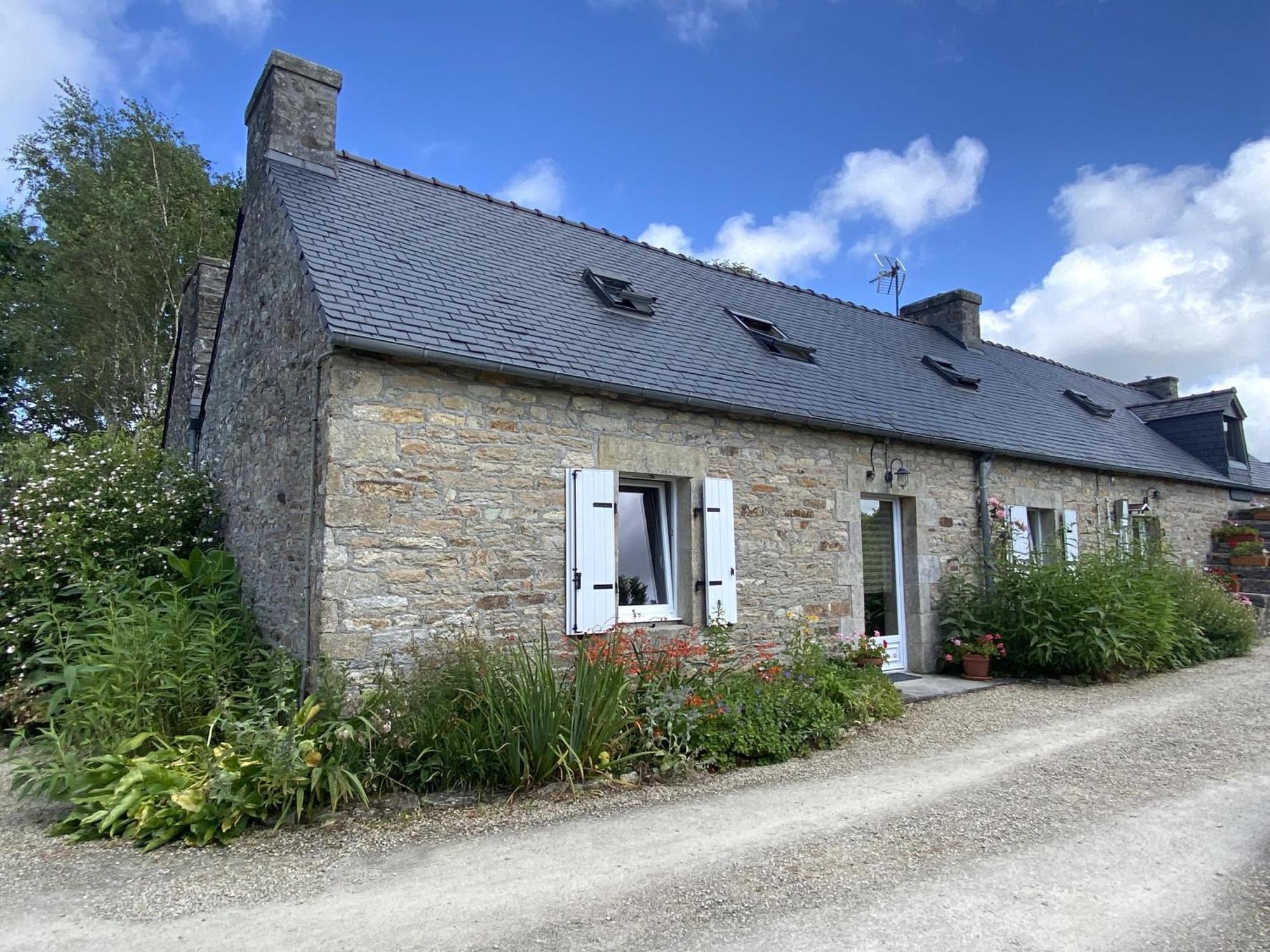 Sue'S Cottages Pleuven エクステリア 写真