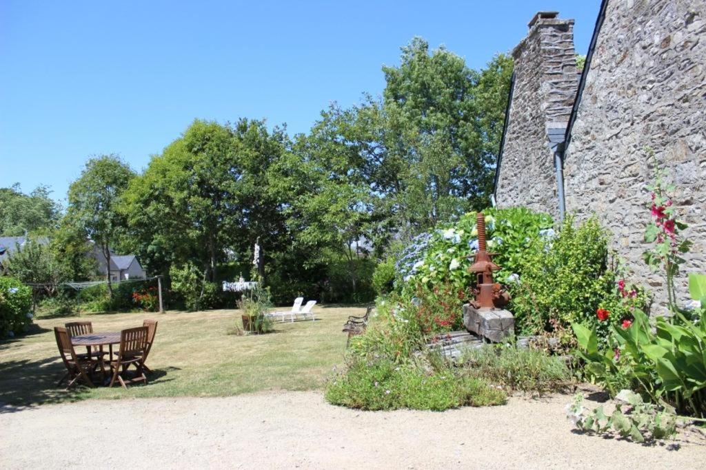 Sue'S Cottages Pleuven エクステリア 写真