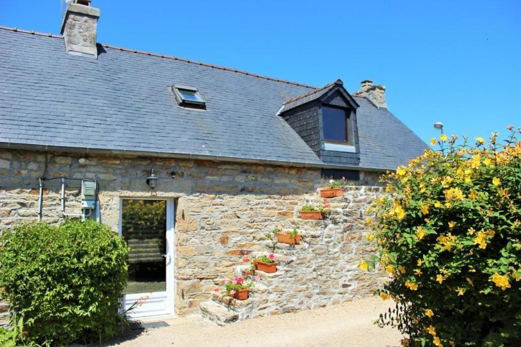 Sue'S Cottages Pleuven エクステリア 写真