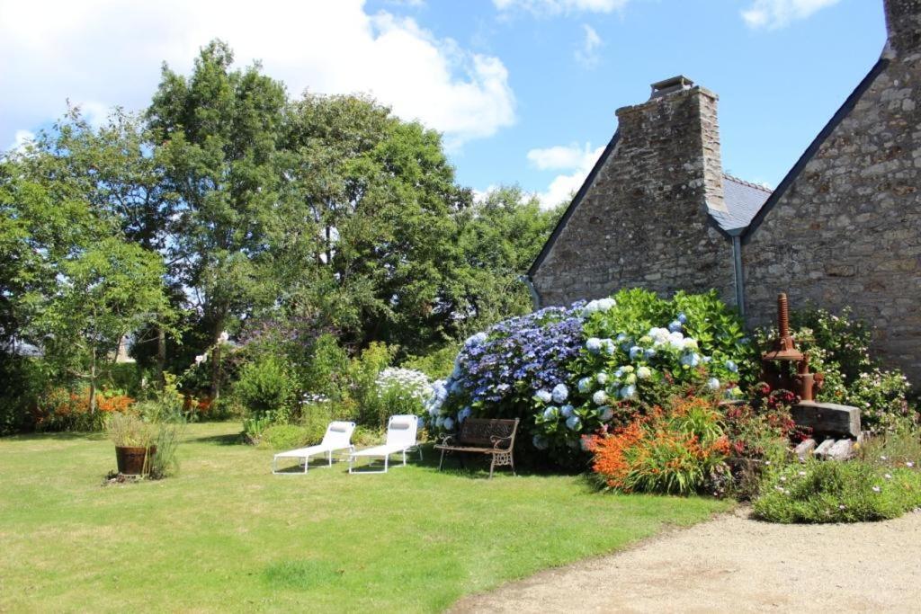 Sue'S Cottages Pleuven エクステリア 写真