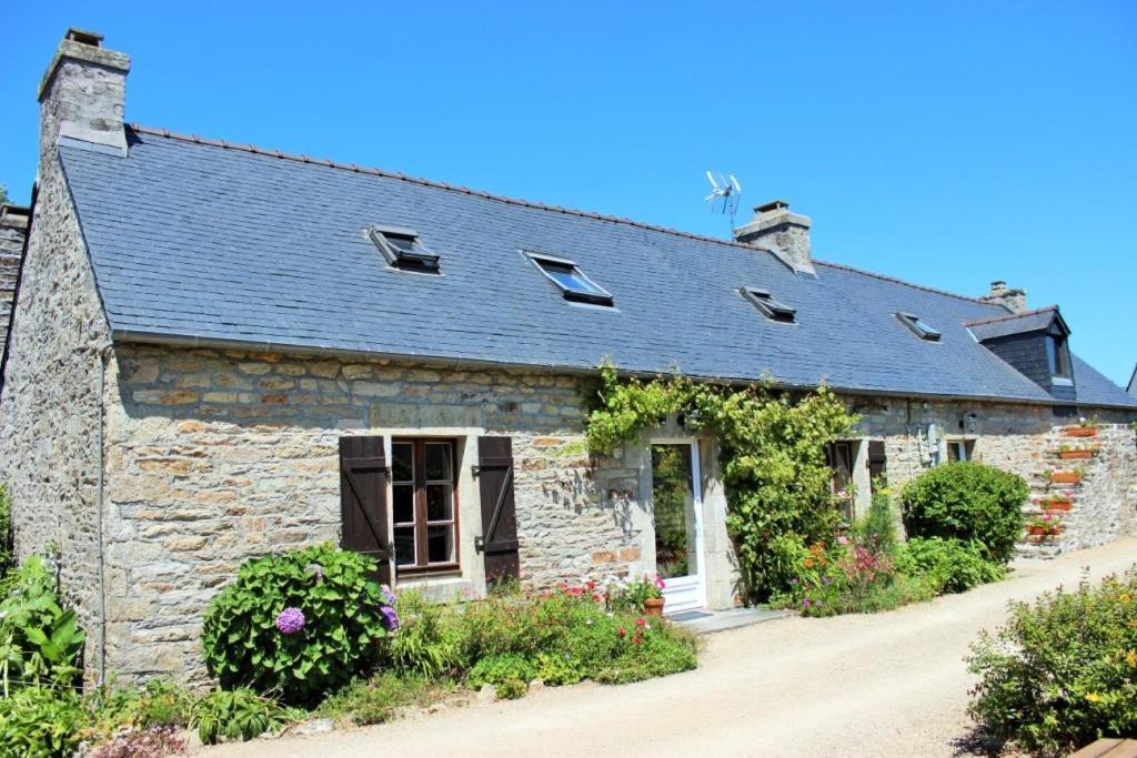 Sue'S Cottages Pleuven エクステリア 写真